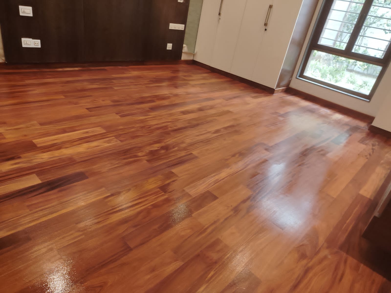 Solid Hardwood Wear Layer and Texture
